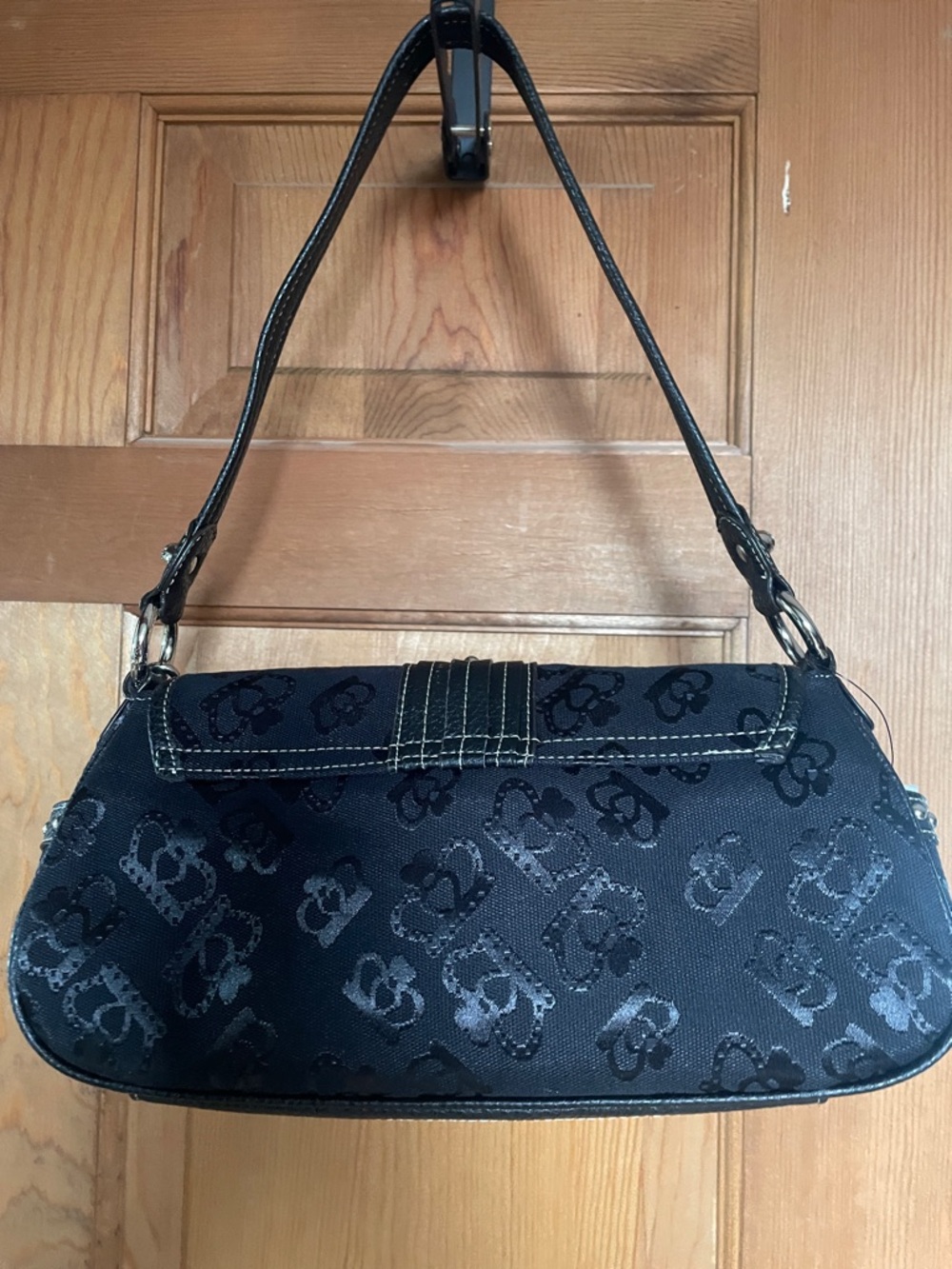 Kathy Van Zeeland Black Shoulder Bag with Crystal Emblem - Picture 5 of 6